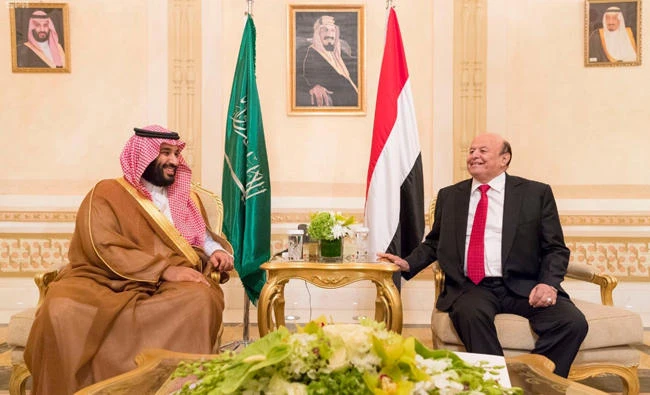 Crown Prince Mohammed bin Salman receives Yemeni President Abed Rabbo Mansour Hadi in Riyadh on Wednesday. (SPA)