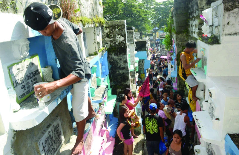 Millions honor their dead in Philippines