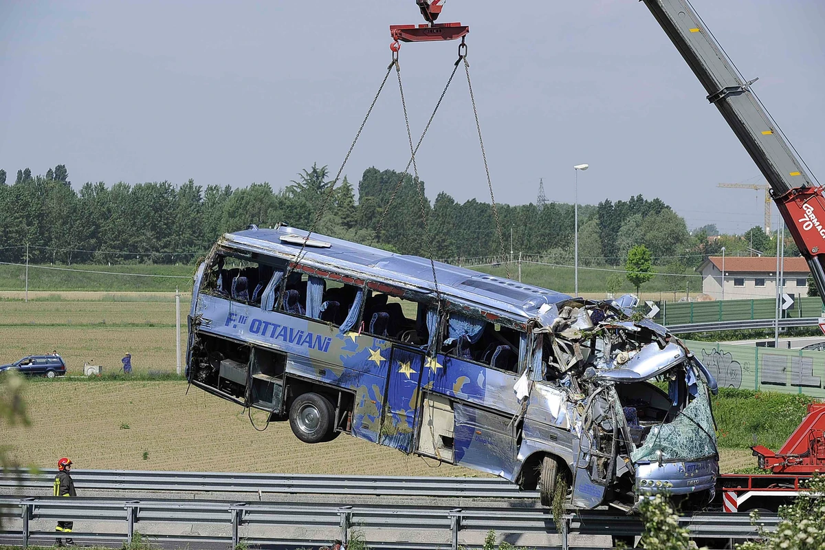 At least five die in Italy bus crash