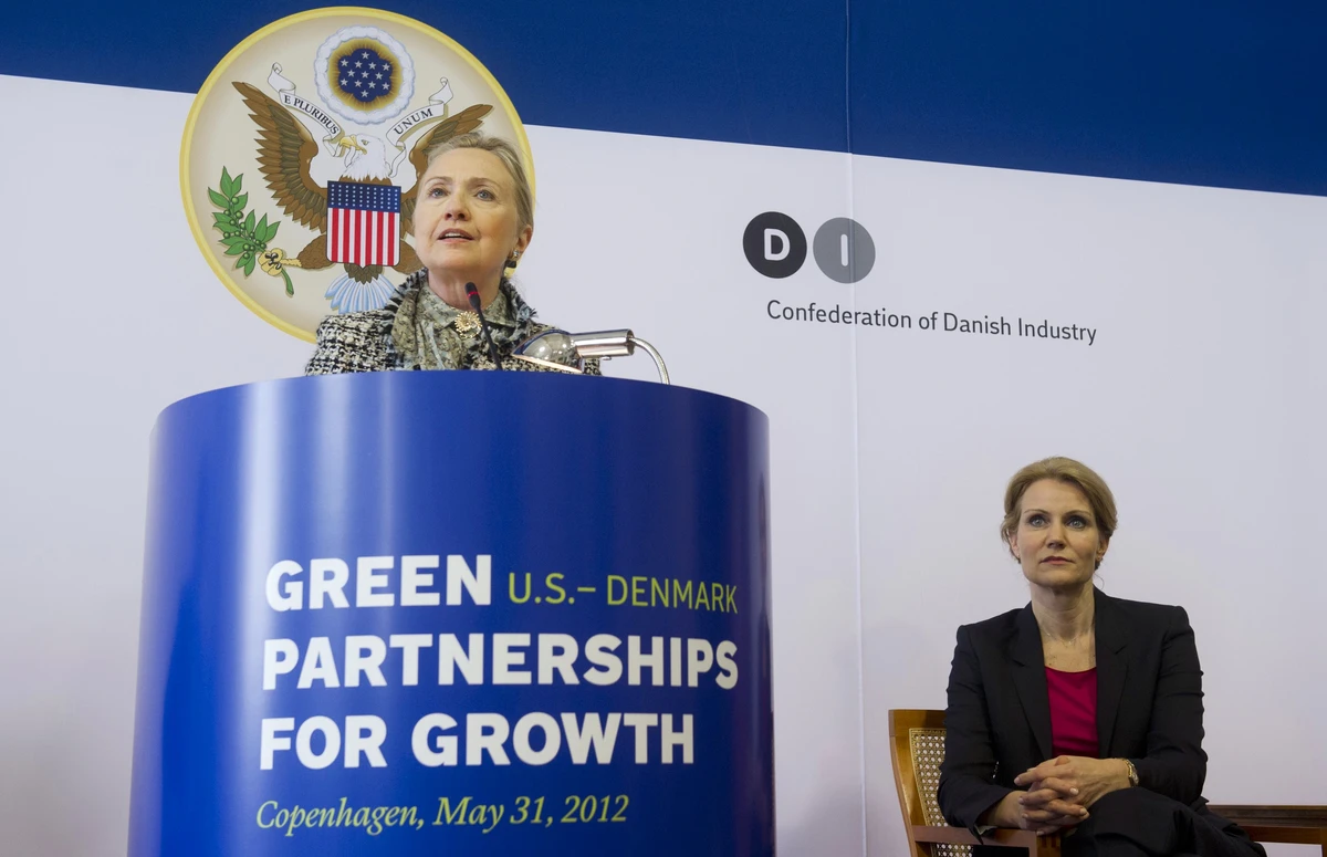 Clinton to assert US claim in scramble for Arctic