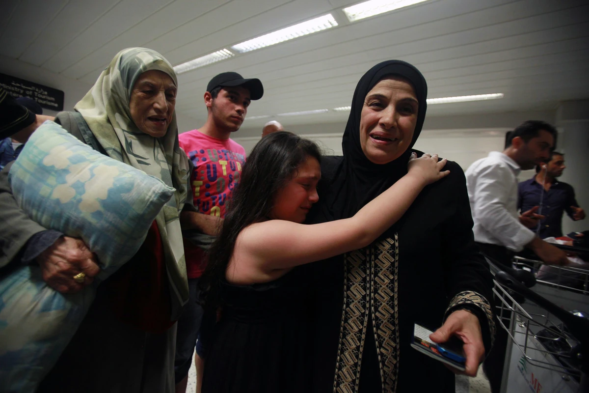 Syria rebels kidnap 13 Lebanese