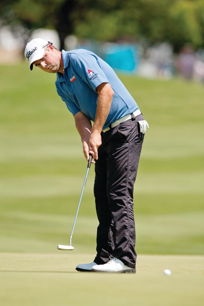 Leishman opens with near-flawless 65 to be 1 back