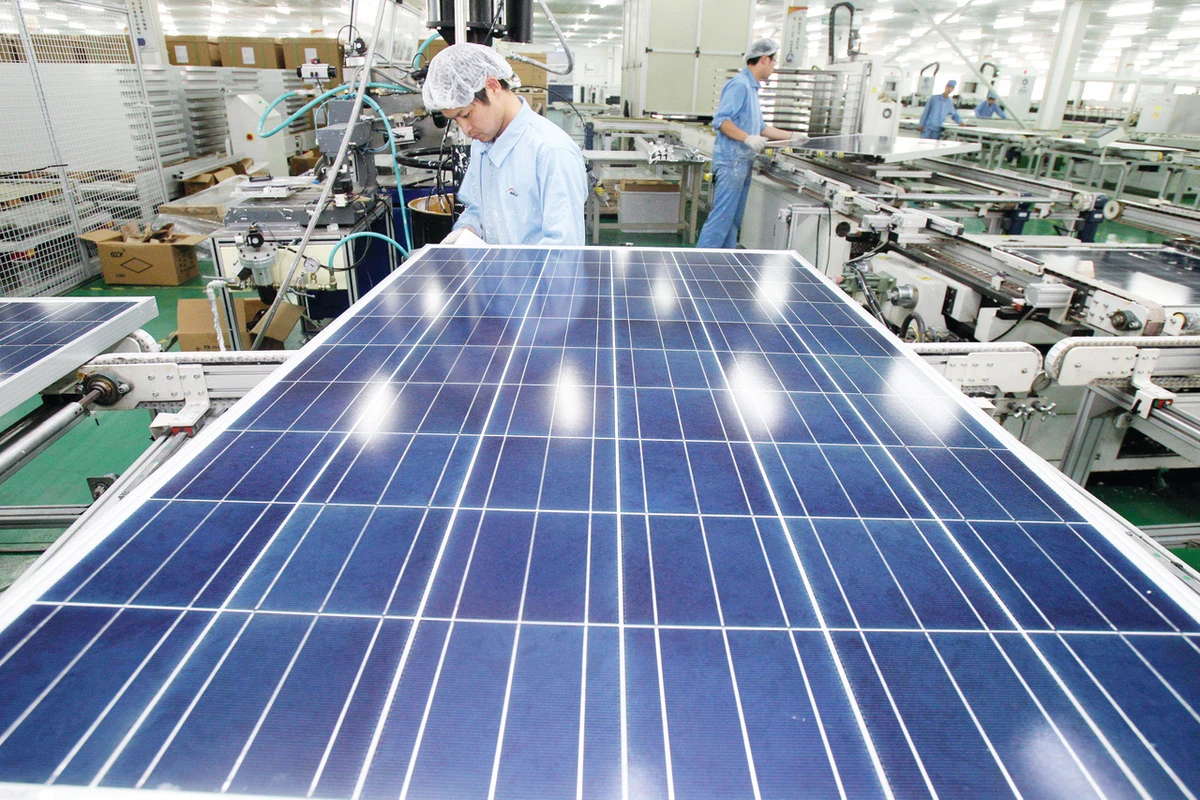 China cries foul after US sets tariffs on solar imports