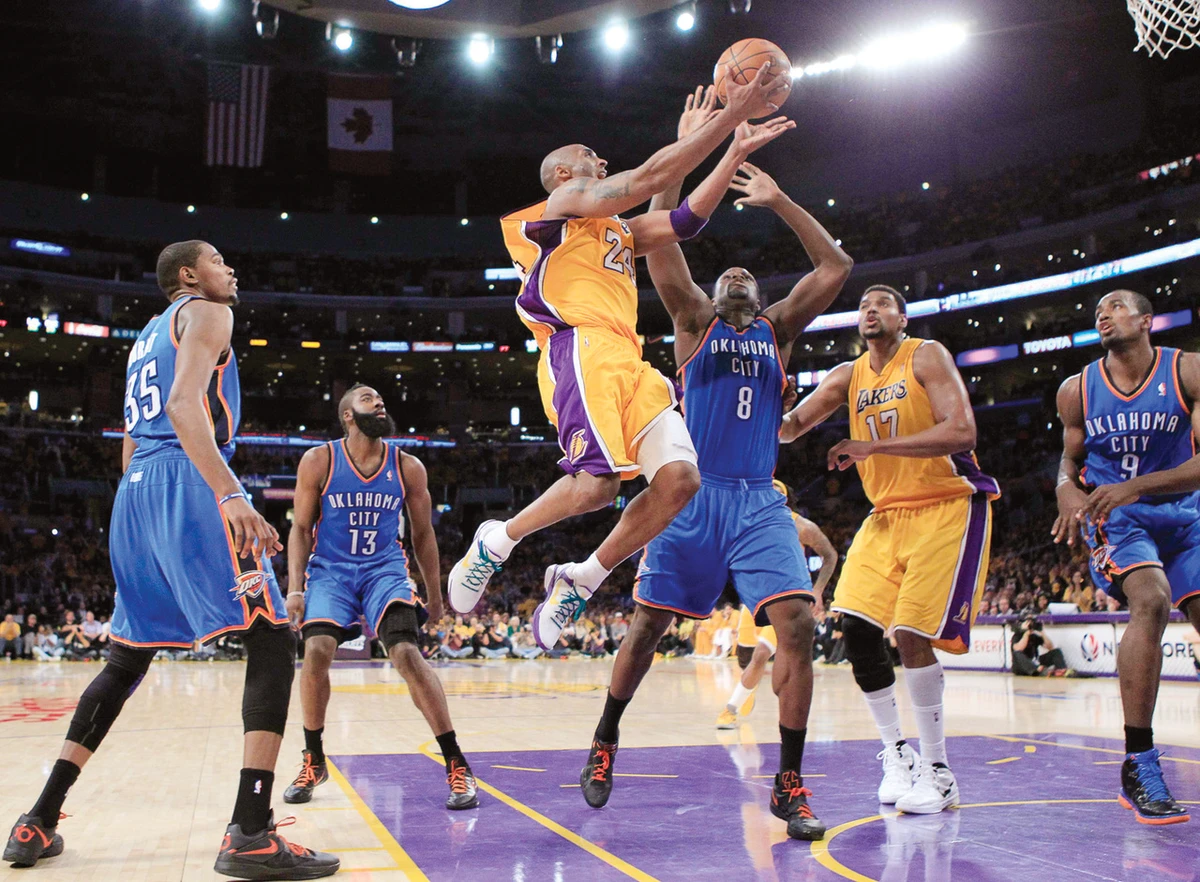 Lakers avoid 0-3 hole as Sixers tie series