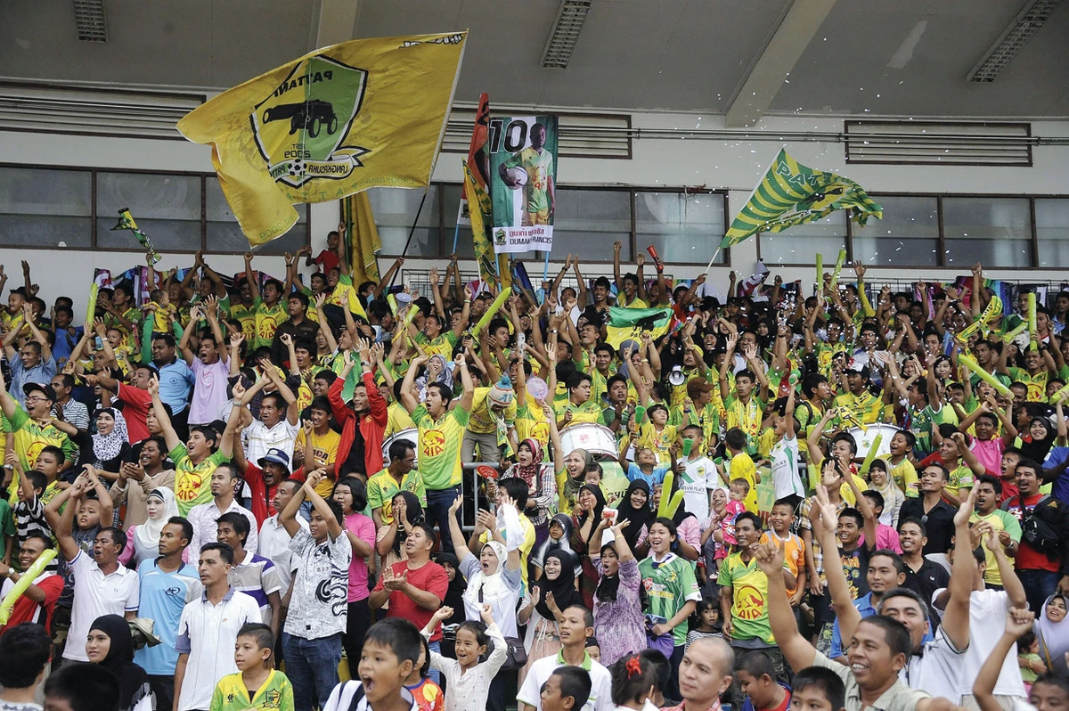Football bridges religious divide in Thai south