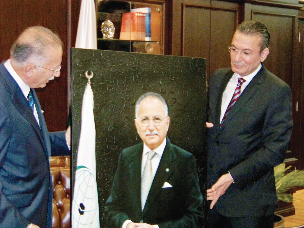 Portrait marks Ihsanoglu’s achievements