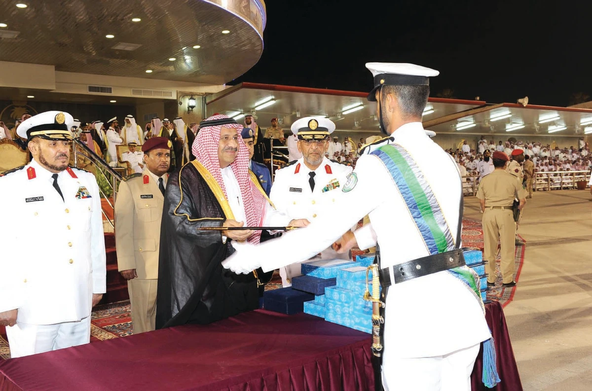 25 graduate from naval college