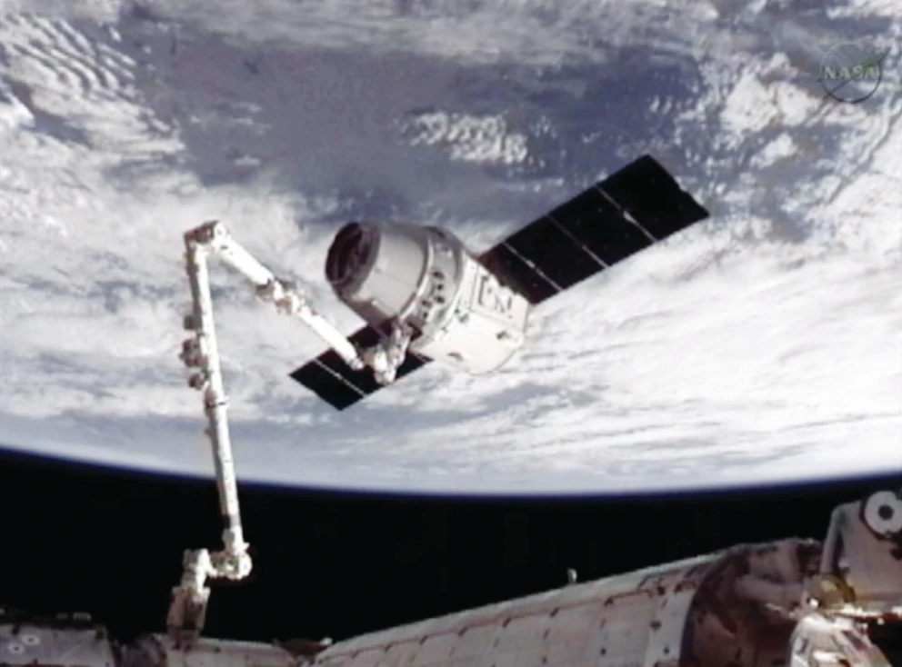 Dragon docks at ISS