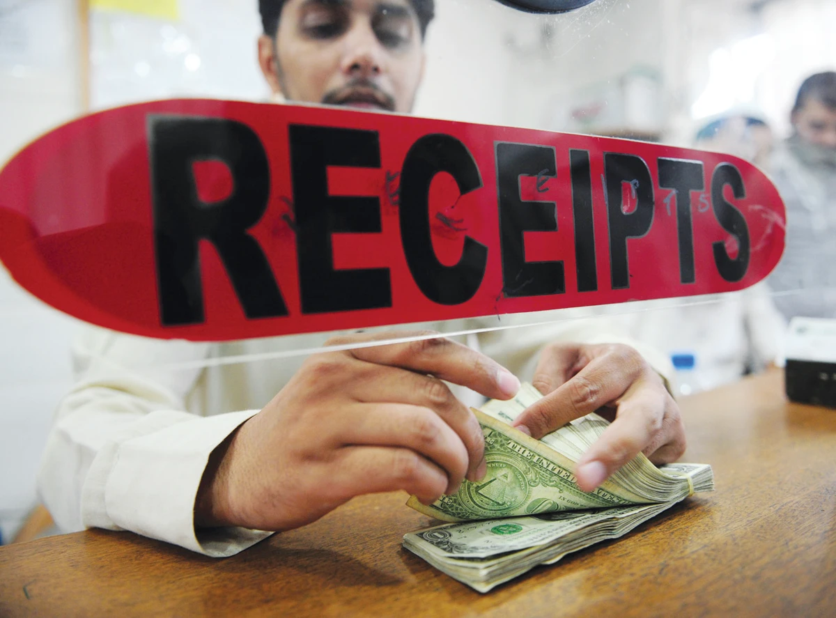Pakistan estimates slow growth with high inflation