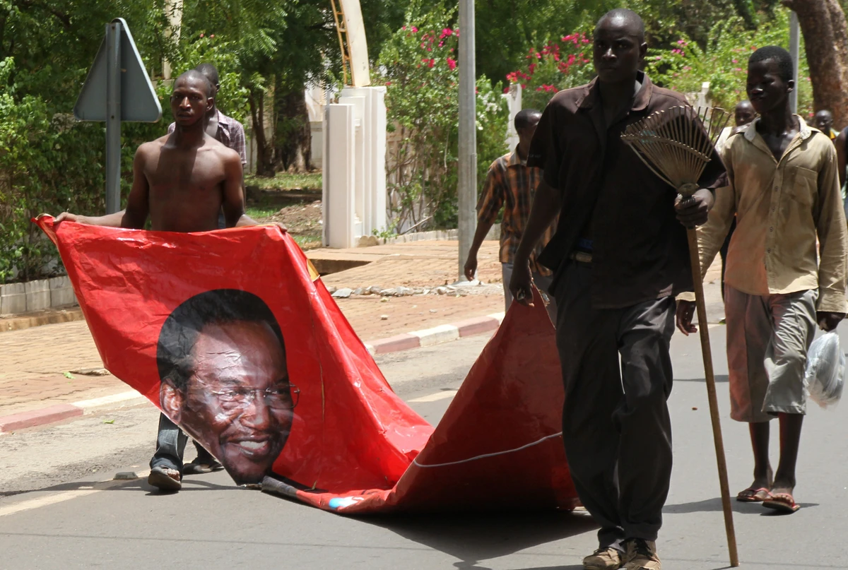 Mali president beaten during palace occupation