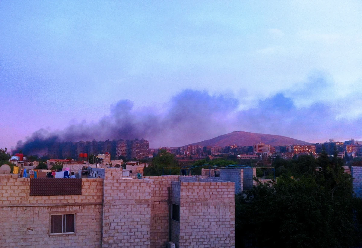 Activists: Syrian troops shell central regions