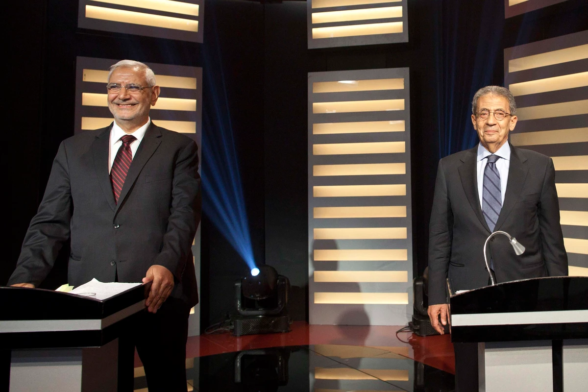 Egyptians vote abroad, leadership contest heats up