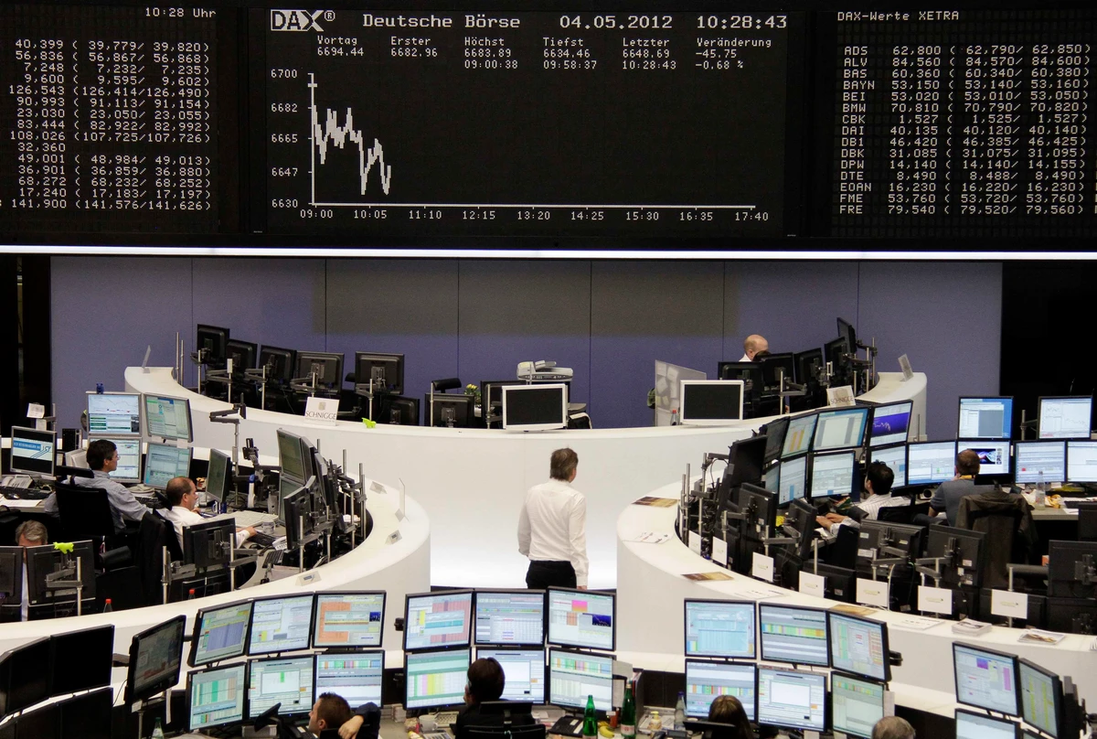 European shares slide ahead US payroll data