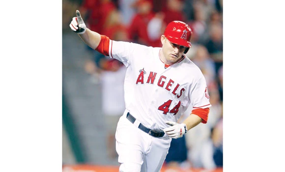 Trumbo homer ends Angels’ wild 9-8 win over Yankees