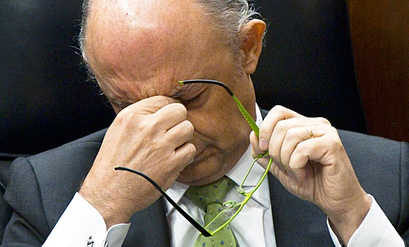 Spain’s debt hits record as euro zone crisis worsens