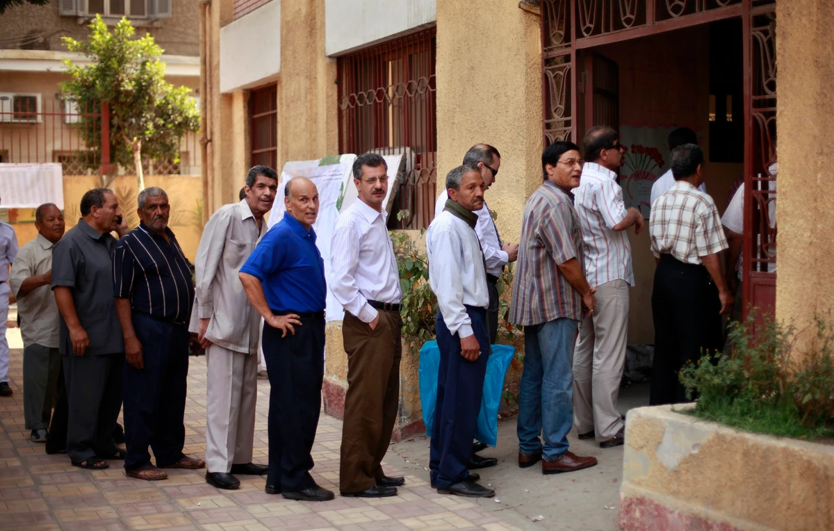 Egypt votes for 2nd day to pick Mubarak successor