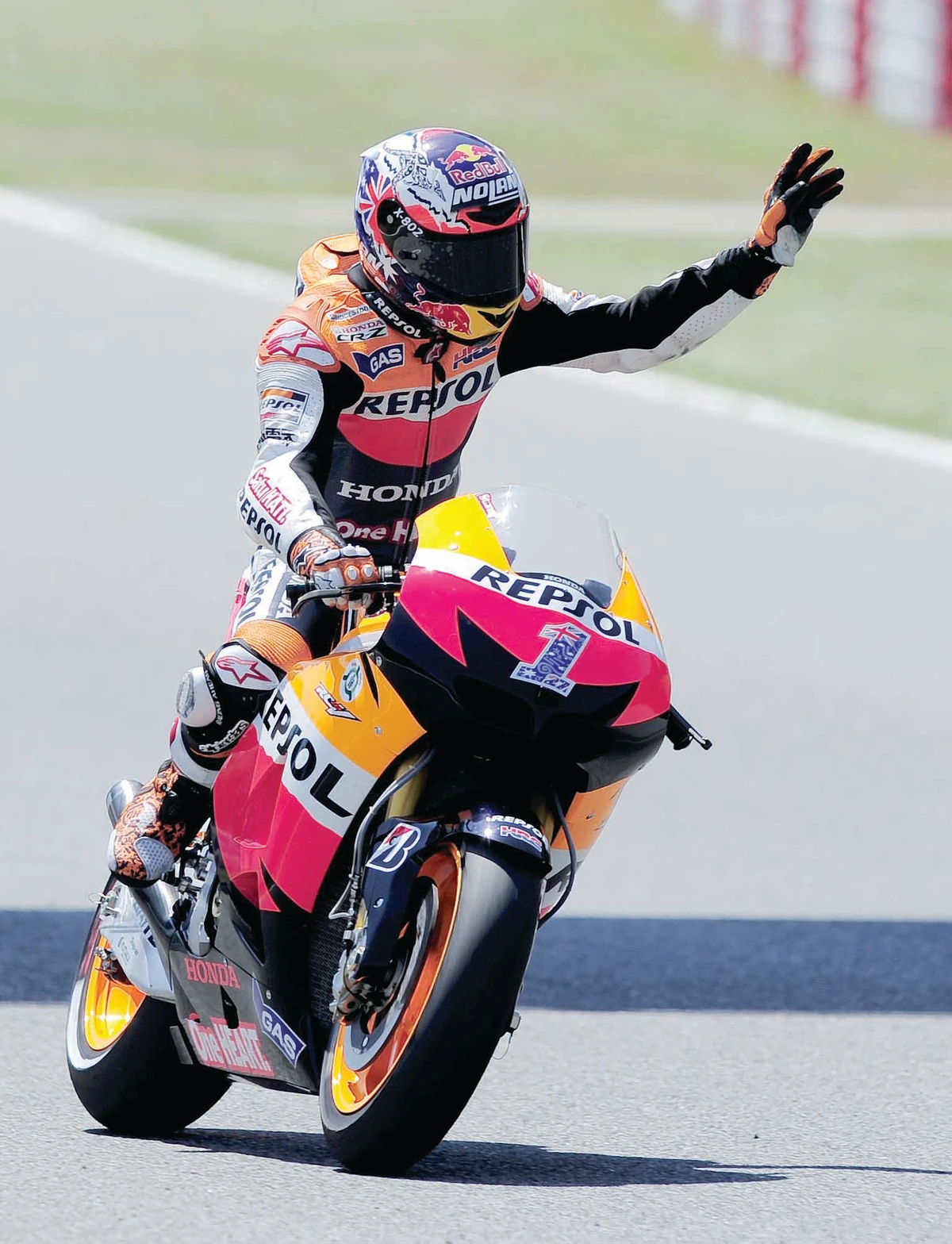 Stoner takes pole in Catalunya MotoGP