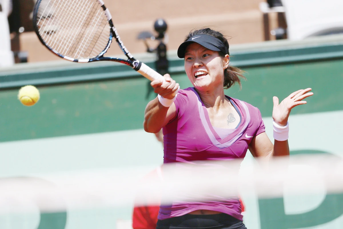 Li Na advances, Schiavone out at French Open