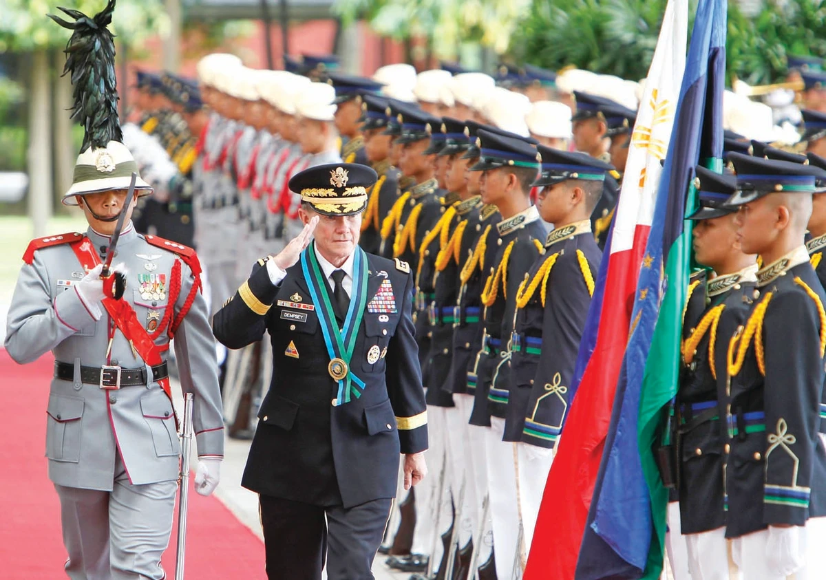 Top US general talks military aid to Philippines
