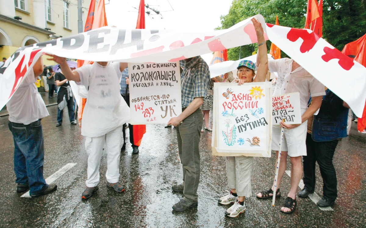 Opposition rally against Putin draws tens of thousands in Moscow
