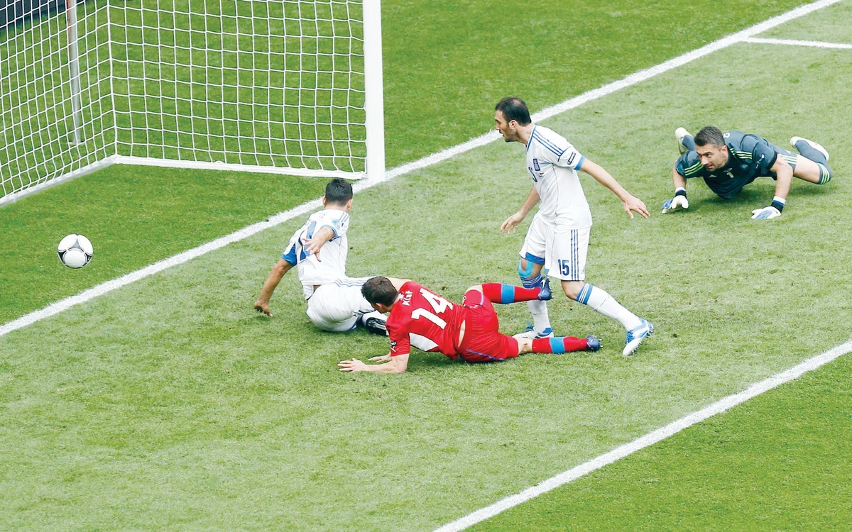 Czechs hang on to sink Greece