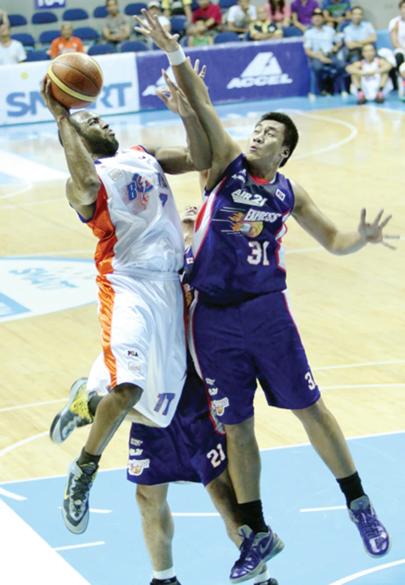 Meralco stays in hunt with 106-77 rout of Air21