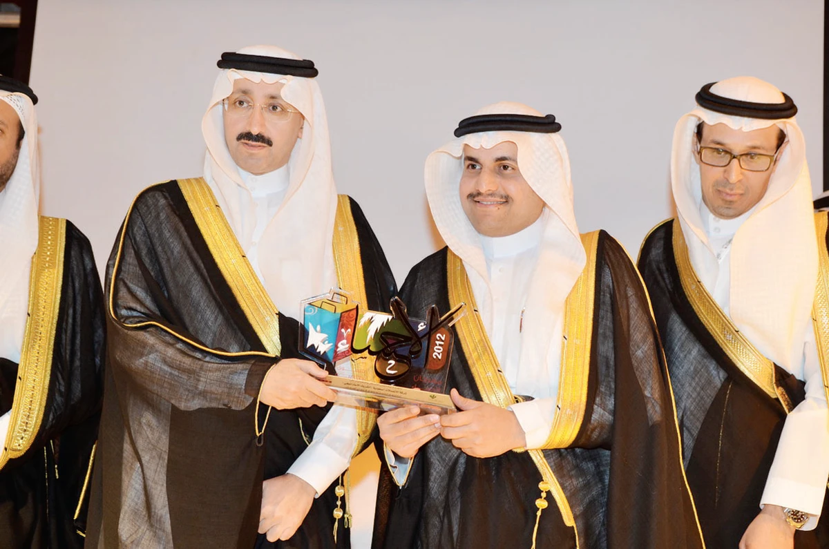 Al-Ahsa governor honors STC for shopping festival support
