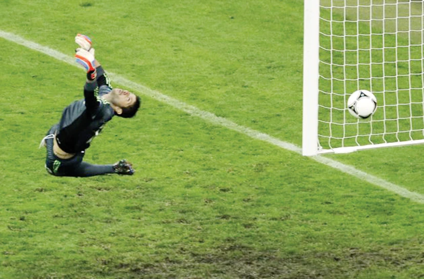 Slick Germany flattens Greece 4-2