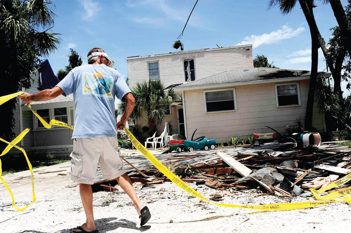 Debby threatens more floods, tornadoes in Florida