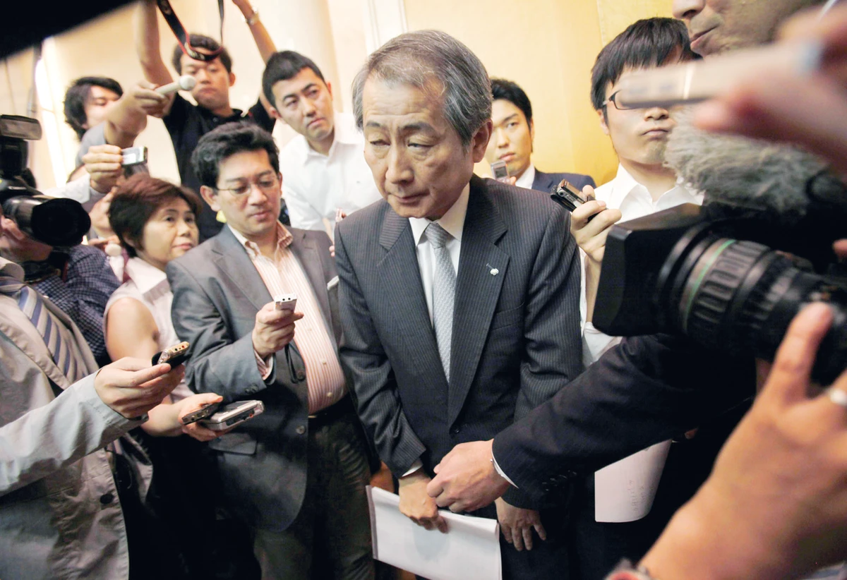 Nomura halves CEO pay in bid to close insider probe