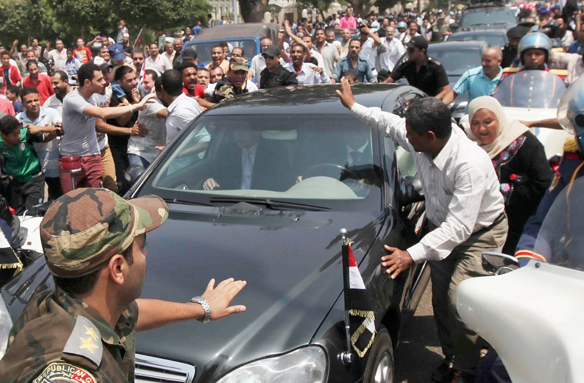 Mursi sworn in as president