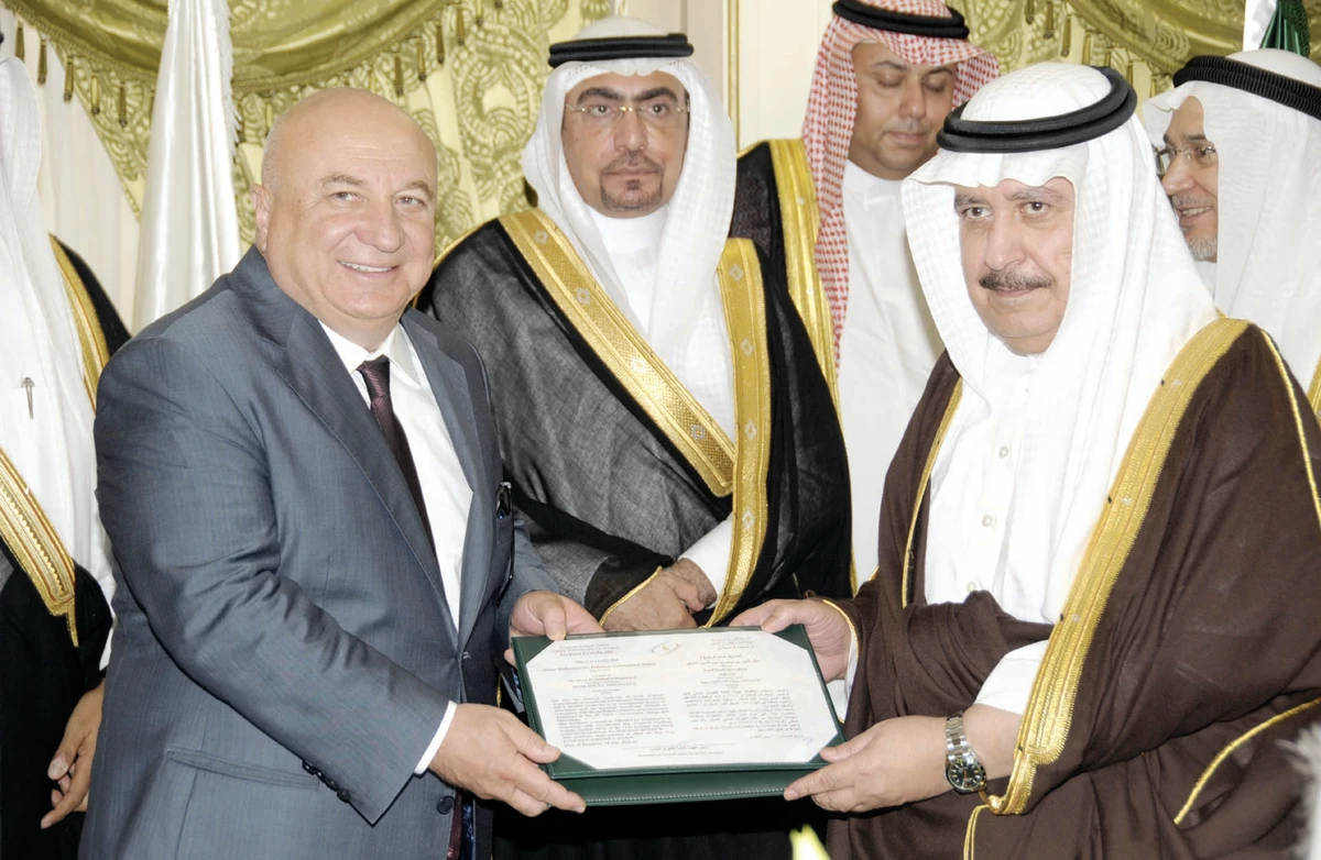 Madinah airport expansion deals signed
