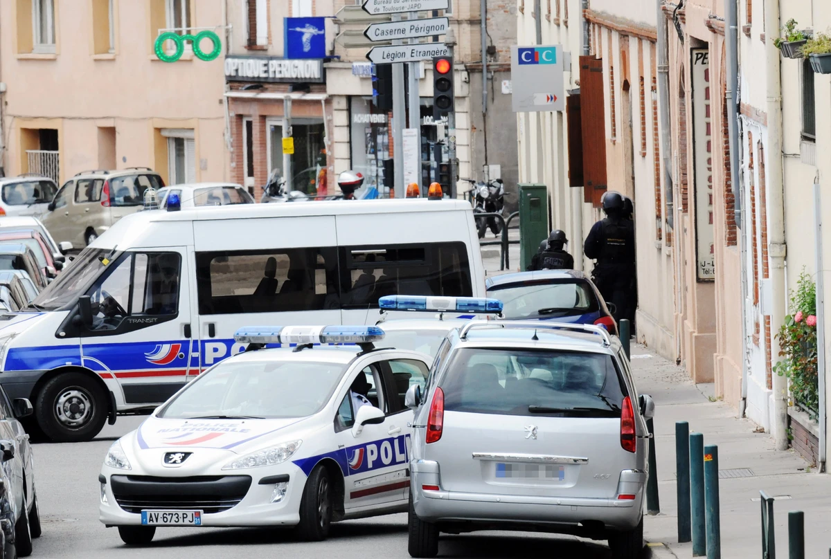'Al-Qaeda' gunman takes hostages at French bank