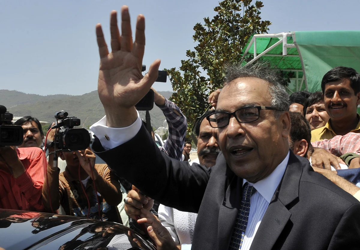 Court issues arrest warrant for Pakistani PM nominee