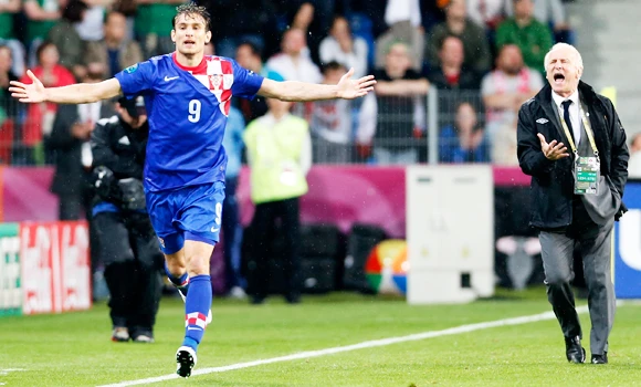 Jumping Mandzukic gets Croatia off to flying start