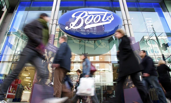 Retail sales bounce gives UK economy a lift