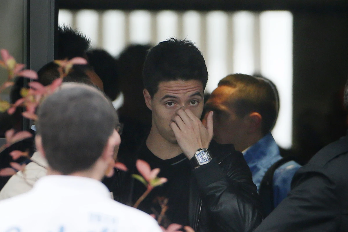 Nasri apologizes to supporters for angry rant