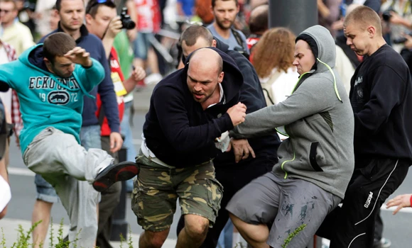 24 foreigners hurt in clashes at Euro 2012