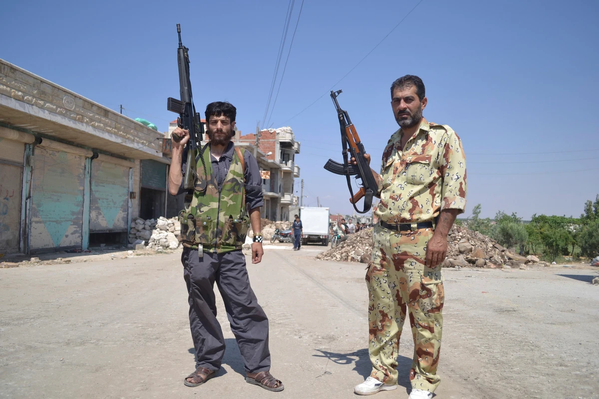 Syrian general, 32 others defect to Turkey: report