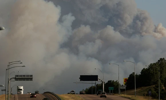 Colorado wildfire intensifies; residents scramble to safety