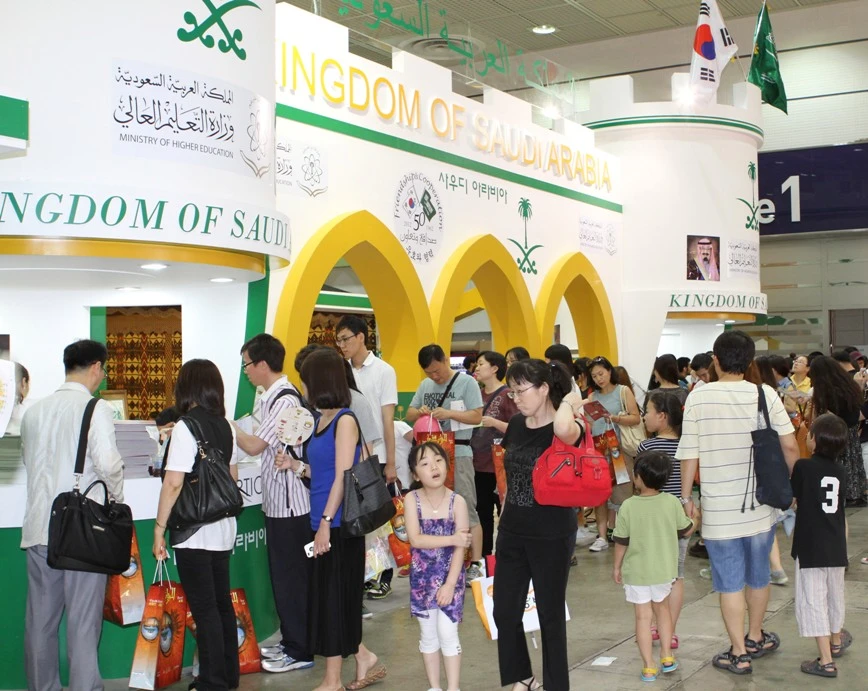 Koreans throng Saudipavilionin Seoul book fair