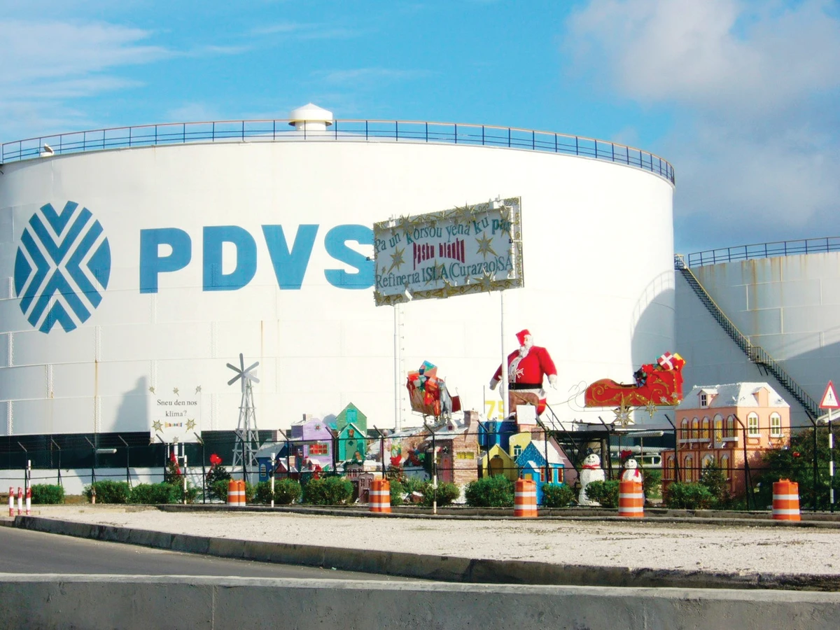 PDVSA turns to traders to sustain oil deal