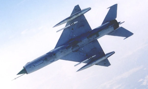 Syria fighter pilot defects in new blow to Assad