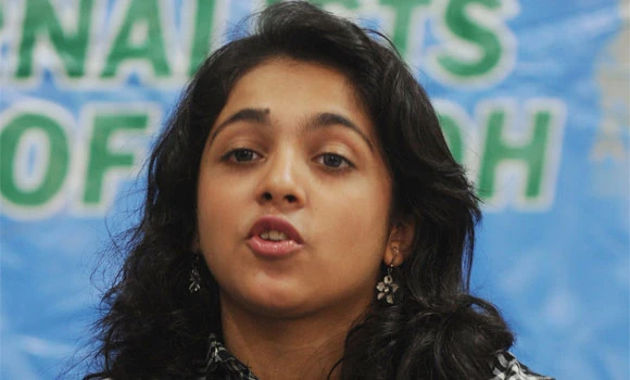 Pakistan sends schoolgirl to torch relay