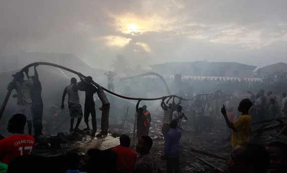 Nigerian airplane crashes, killing all 153 onboard
