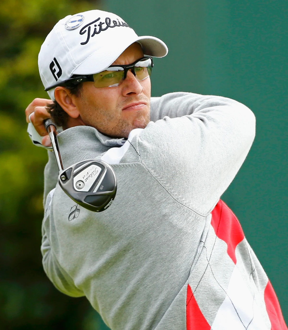 Scott’s 64 sets pace, Woods lurks ominously