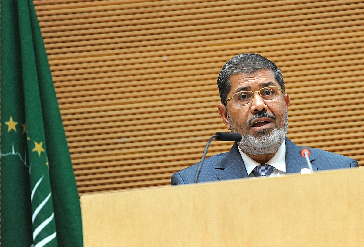 Egypt’s Mursi names water minister as PM