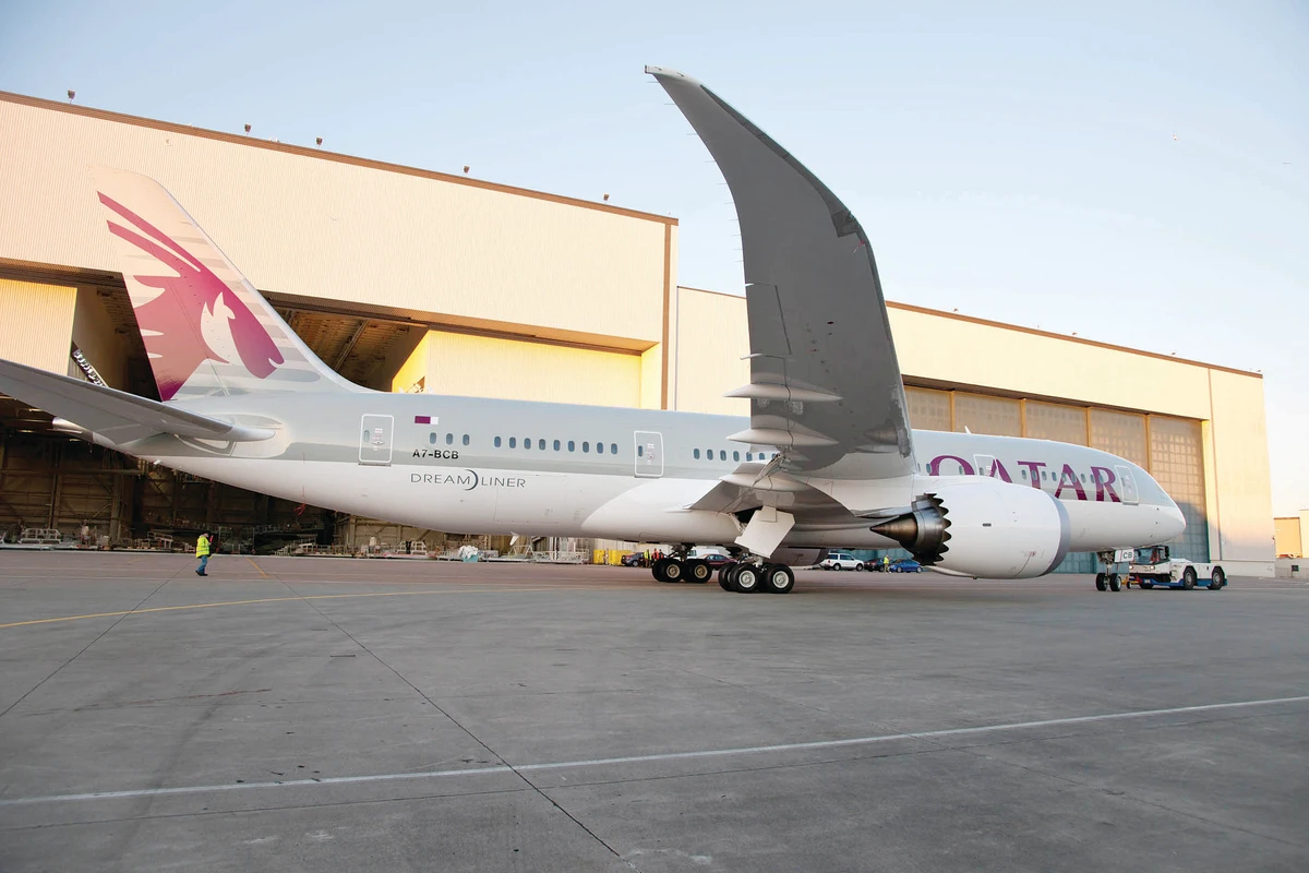 Qatar Airways' Dreamliner takes center stage at UK air show