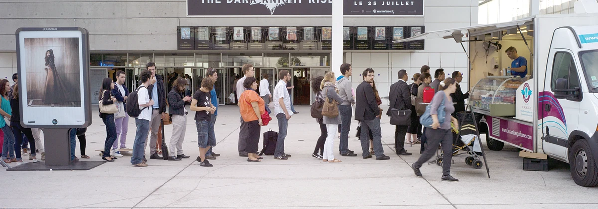 Parisians flock to US-style food trucks