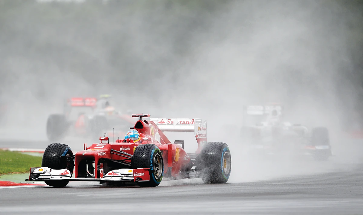 Alonso fastest in rain-hit British GP qualifying